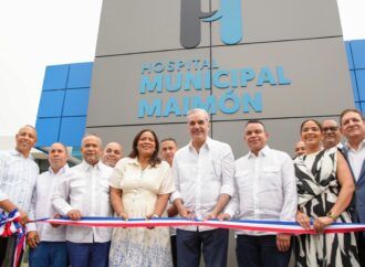 Presidente Abinader entrega el Hospital Municipal de Maimón remozado, ampliado y equipado con nueva área de Emergencia, junto con el Centro de Primer Nivel