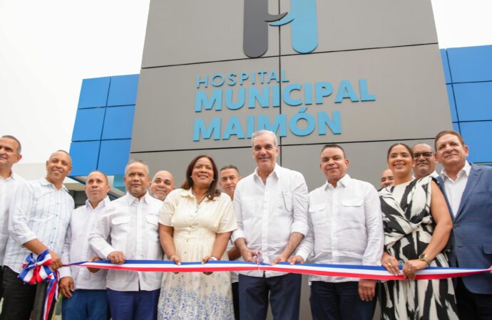 Presidente Abinader entrega el Hospital Municipal de Maimón remozado, ampliado y equipado con nueva área de Emergencia, junto con el Centro de Primer Nivel