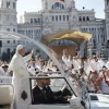 El papa oficia una misa ante más de 1,2 millones de fieles en Madrid