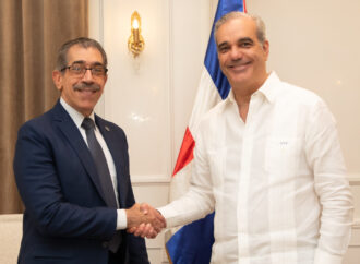 Presidente Abinader recibe en el Palacio Nacional al nuevo rector electo de la UASD, Jorge Asjana David