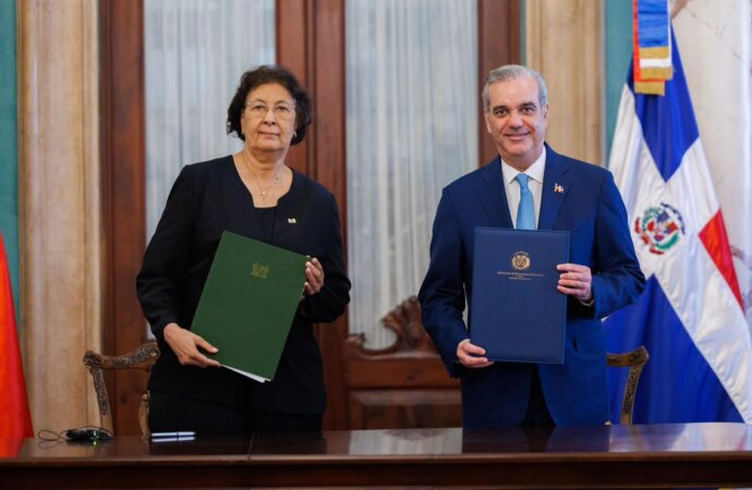 Gobiernos de la República Dominicana y de Surinam firman acuerdos de cooperación y alianzas estratégicas en el sector turístico, agricultura e inversión privada