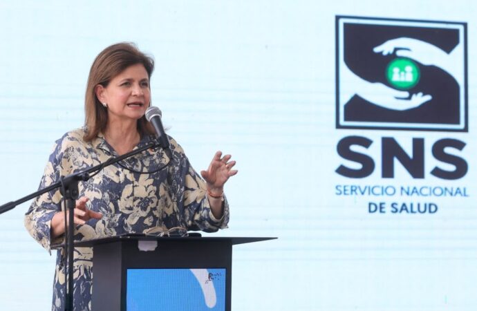 Raquel Peña y director del SNS entregan obras que fortalecen servicios de salud en Valverde