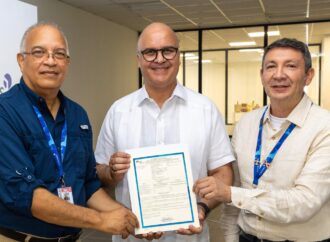 IDAC entrega certificado al Centro de Mantenimiento de Aeronaves de Punta Cana