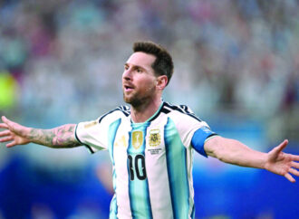 Histórico inicio de Lionel Messi, Argentina golea a Argelia en su debut mundialista