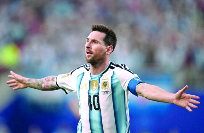 Histórico inicio de Lionel Messi, Argentina golea a Argelia en su debut mundialista