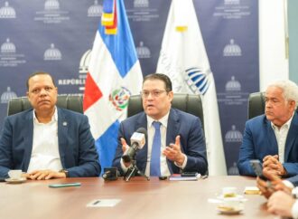 Ministro Yayo Sanz Lovatón instala mesa de diálogo con Adanegas para abordar comisiones por pagos con tarjetas