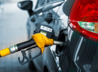 Gobierno reajusta combustibles