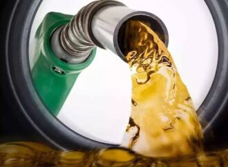 Gobierno baja combustibles