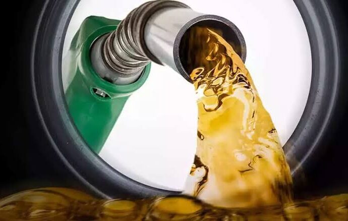 Gobierno baja combustibles