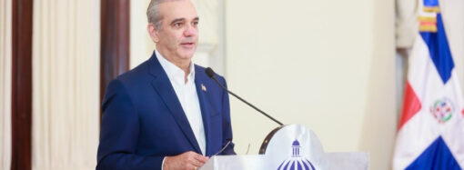 Presidente Abinader aboga por la libre competencia en telecomunicaciones para reducir tarifas y mejorar el servicio
