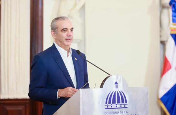 Presidente Abinader aboga por la libre competencia en telecomunicaciones para reducir tarifas y mejorar el servicio