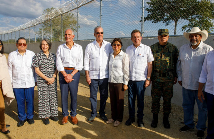 Presidente de Honduras califica a República Dominicana como ejemplo regional en seguridad fronteriza e industria militar