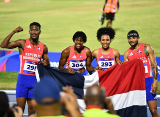 Melenciano y Marileidy empujan fuerte y dan a RD oro en relevo mixto 4X400
