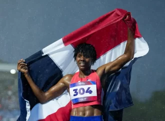 Marileidy Paulino gana el oro de los 400 metros femeninos e impone récord