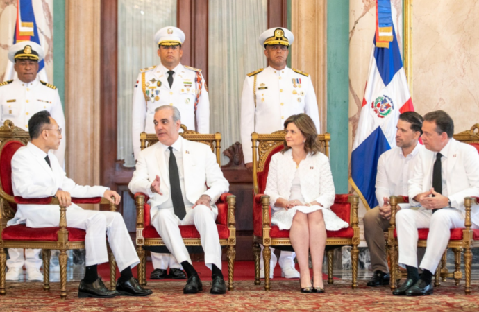 Presidente Abinader recibe cartas credenciales de nueve nuevos embajadores y fortalece relaciones diplomáticas