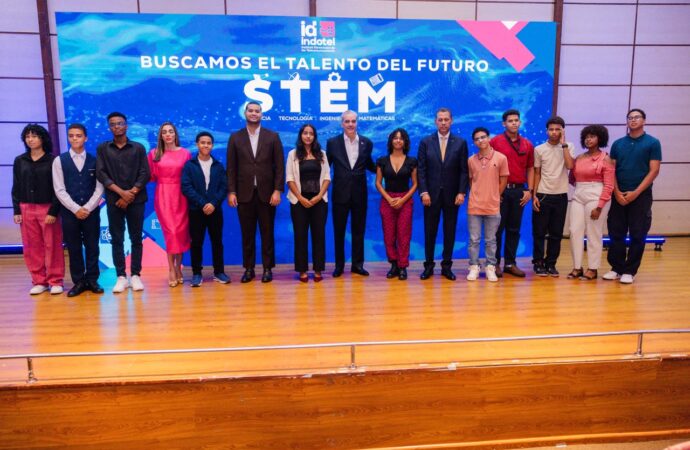 Presidente Abinader entrega reconocimientos del Indotel a más de 170 estudiantes destacados en el concurso “Buscamos el Talento del Futuro”