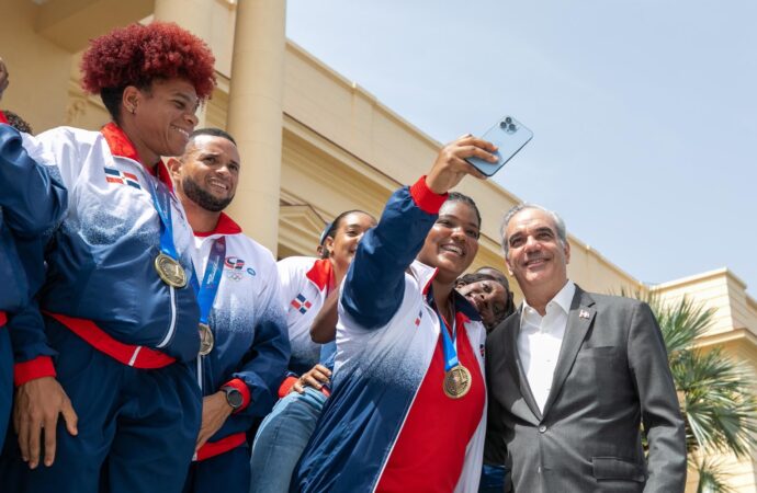 Presidente Abinader anuncia incorporación de medallistas de Santo Domingo 2026 al Parni y aumento de incentivos a partir de 2027