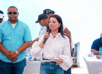 Primera feria confirma amplia disponibilidad de larimar para el mercado local