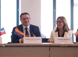 Ministro Yayo Sanz Lovatón firma alianza con Arizona para impulsar la industria de semiconductores
