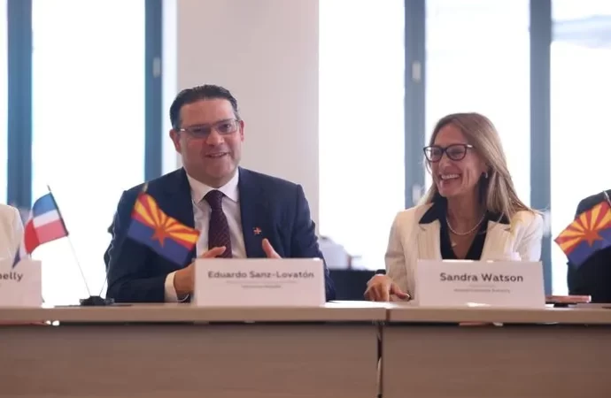 Ministro Yayo Sanz Lovatón firma alianza con Arizona para impulsar la industria de semiconductores