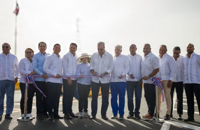 Presidente Luis Abinader inaugura en Matanzas nuevo puente sobre el río Galeón y asfaltado de calles, para fortalecer la conectividad vial y la productividad de Peravia