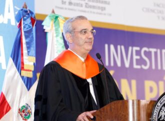 Presidente Abinader llama a 147 servidores públicos graduados a poner sus conocimientos al servicio de la ciudadanía y ejercer sus funciones con ética, transparencia y honestidad