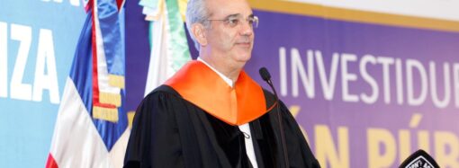 Presidente Abinader llama a 147 servidores públicos graduados a poner sus conocimientos al servicio de la ciudadanía y ejercer sus funciones con ética, transparencia y honestidad