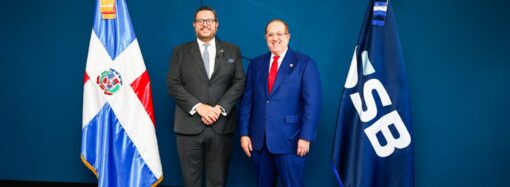 Ministro Magín Díaz juramenta a Enmanuel Cedeño Brea como nuevo superintendente de Bancos