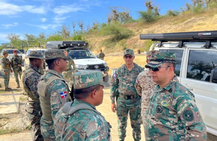 Comandante general del Ejército realiza intensa supervisión operativa de tres días en la frontera terrestre