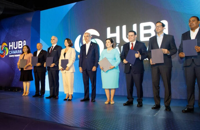 Gobierno dominicano y Amazon Web Services lanzan programa de 50,000 becas para capacitar en inteligencia artificial y computación en la nube
