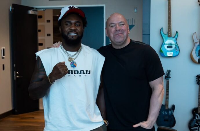 Carlos Adames firma con Zuffa Boxing, promotora de Dana White